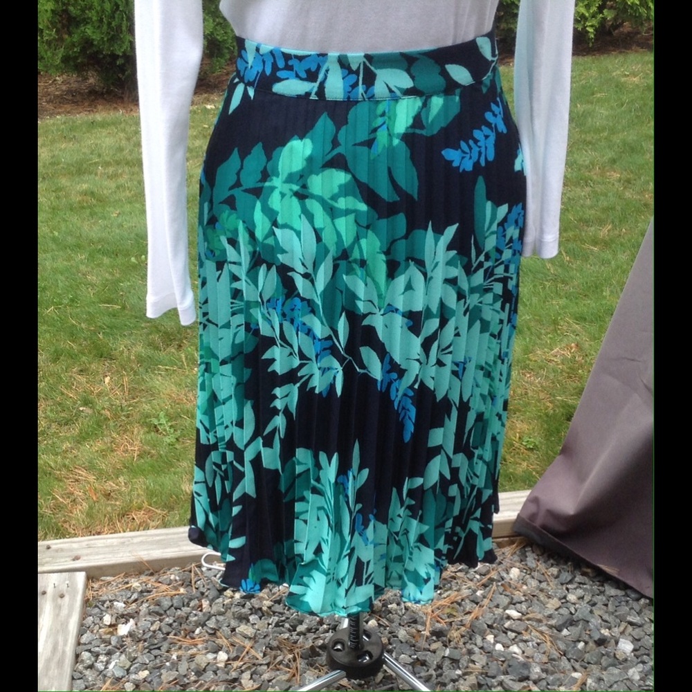 Floral pleated skirt